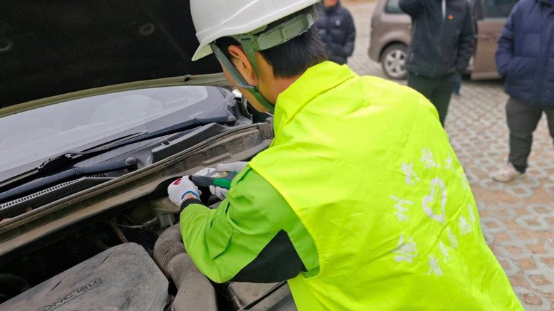 為教職工車輛做油液檢測(cè)