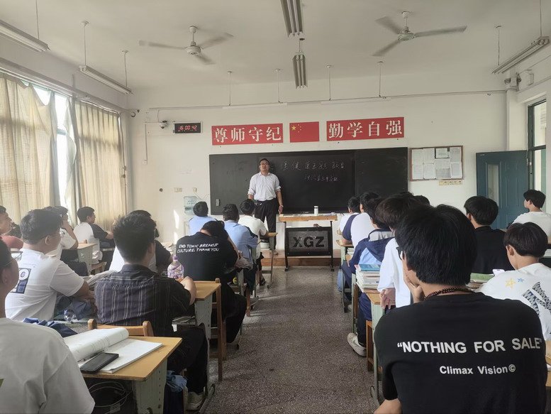 各班召開(kāi)心理健康教育主題班會(huì)
